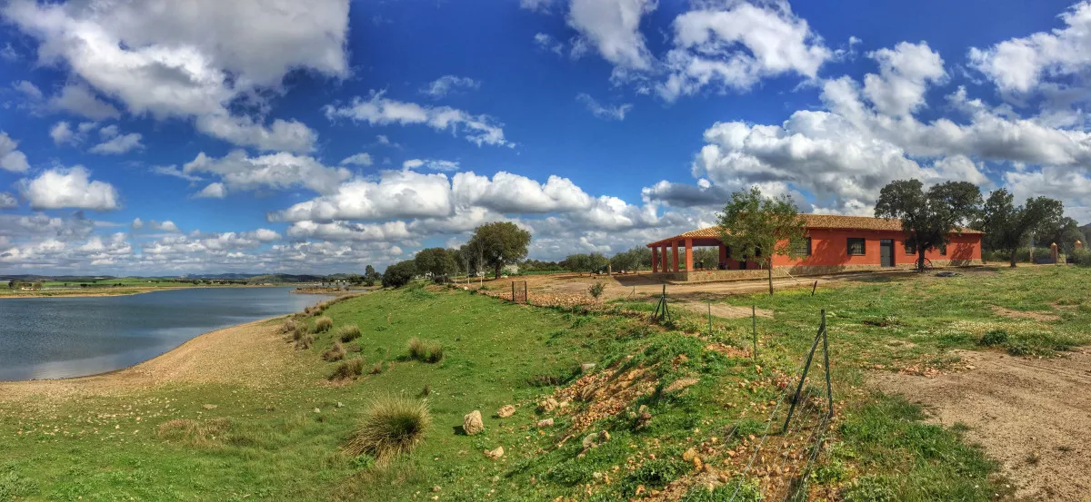 FINCA RECREO CON CASA ESPECTACULAR. 40.000 M.