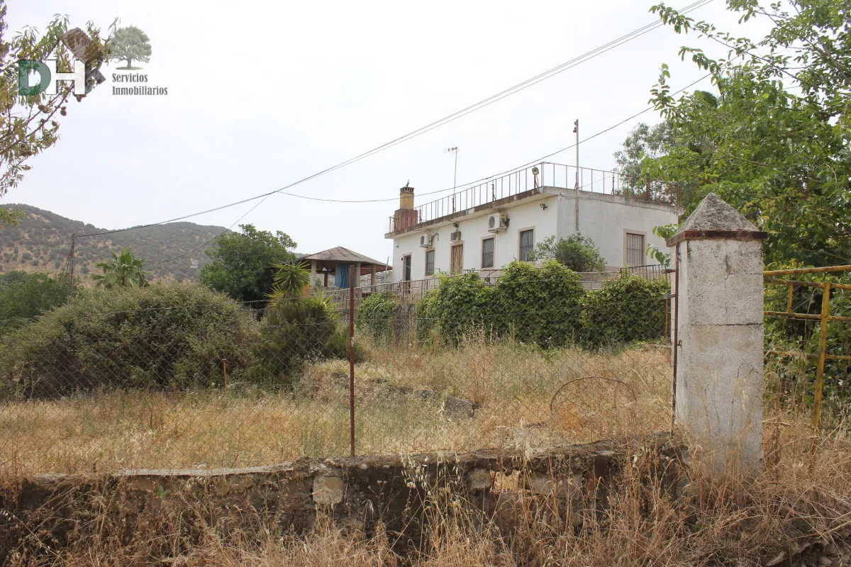 PARCELA RÚSTICA CON VIVIENDA.