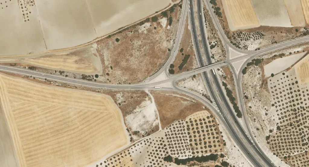 TERRENO A PIE DE CARRETERA, CRUCE A-403 Y A-44