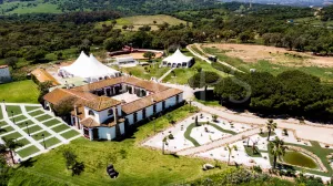 Finca con ganadería de toros bravos y un cort