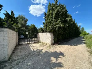 Finca con zonas verdes para cultivo y recreo