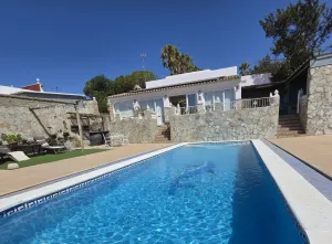 Finca en Chiclana con agua y luz de red
