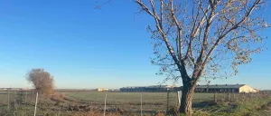 Finca con naves abandonadas en Segovia