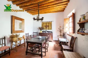 CASA-CORTIJO de 2 plantas en suelo de Granada Capital