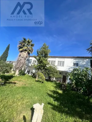 Espectacular finca rústica en usagre a un precio único a escasos metros del centro de la población.