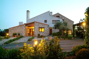 VENTA DE TERRENO CON VIVIENDA EN LA VERA