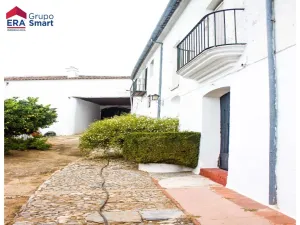 Casa Señorial con Gran Parcela en Pleno Centro de Constantina