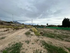 Gran parcela rústica de 7.600 m²