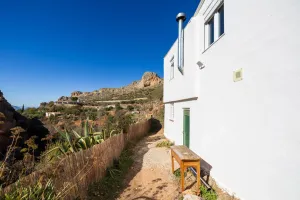 FINCA RÚSTICA CON VIVIENDA REFORMADA