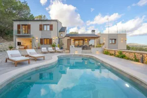 Finca en Venta con Licencia Vacacional en Cala Murada, Manacor