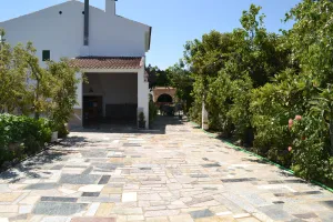 CASA CON PISCINA, BARBACOA, OLIVOS PRODUCTIVO