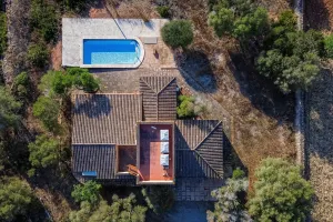 Tradicional finca en Es Figueral con piscina, privacidad y vistas despejadas