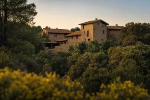 Aldea entera rehabilitada: 4 casas de piedra