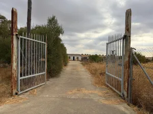 ¡Ocasión en Trigueros! Finca rústica totalmente legalizada con excelente acceso y gran tranquilidad