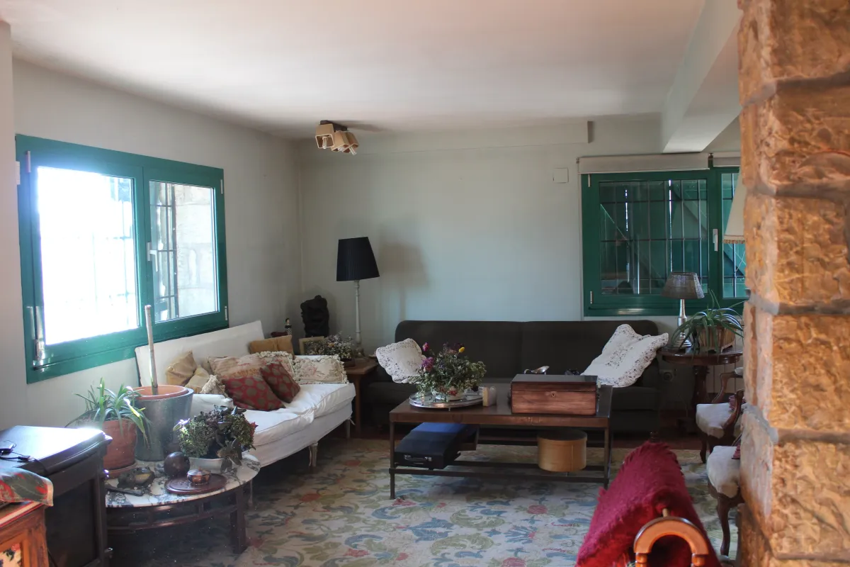 Imagem da quinta Propriedade de 1,4 hectares. Armazém de 600 m² junto à A1