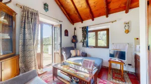 Villa de estilo rustico en Casares, parcela 30.000m