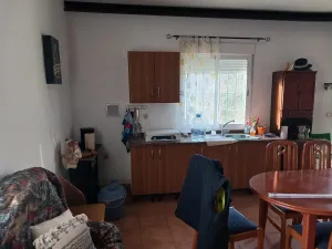 Cortijo con Amplio Terreno en Laroya Macael