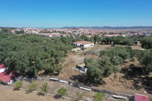 CASA DE CAMPO TOTALMENTE EQUIPADA CON PISCINA