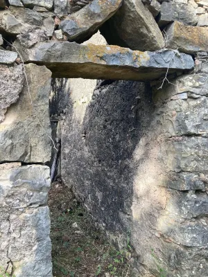 Terreno con dos ruinas