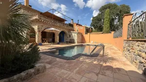 EXCLUSIVA CASA RÚSTICA CON JARDÍN, PISCINA Y VISTAS ABIERTAS