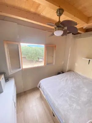 Finca rústica con casa, piscina y olivos