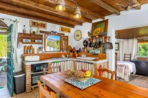 Preciosa casita rustica con vistas al mar.