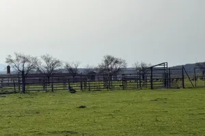 FINCA GANADERA Y DE CULTIVO CERCA DE CÁCERES