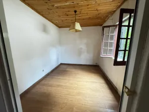 Moradia para Remodelação com Terreno de 2.200