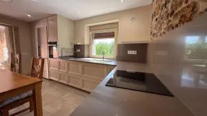 EXCLUSIVA CASA RÚSTICA CON JARDÍN, PISCINA Y VISTAS ABIERTAS