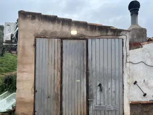 Casita rústica con luz, agua y vistas espectaculares.