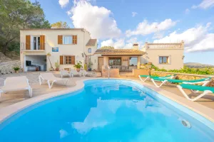 Finca en Venta con Licencia Vacacional en Cala Murada, Manacor