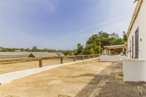 Finca Ecuestre con Cortijo Andaluz cerca de l