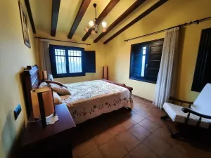 Finca rústica de 22ha con 3 viviendas, nave y zona agrícola en Camarles