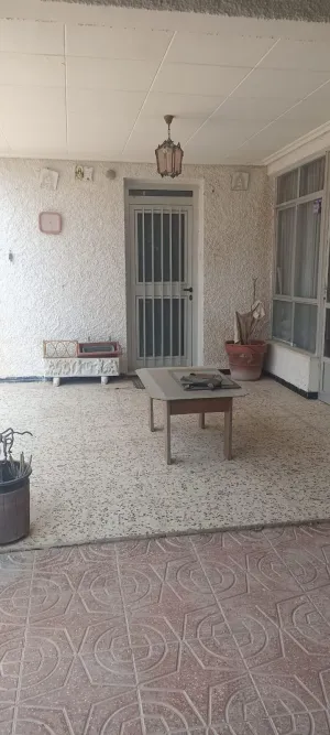 Finca rústica con vivienda y naves sobre parcela de 5.562 m2 en Elche