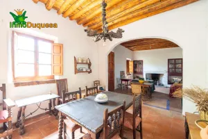 CASA-CORTIJO de 2 plantas en suelo de Granada Capital