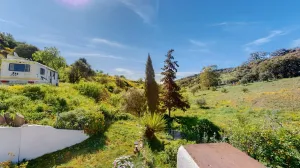 Villa de estilo rustico en Casares, parcela 30.000m