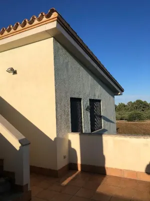 Finca rústica de 22ha con 3 viviendas, nave y zona agrícola en Camarles