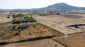 Villa sin terminar en el pintoresco valle de Pinyella