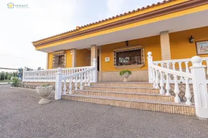 Finca con magnífica vivienda en Chucena, autovía Sevilla - Huelva