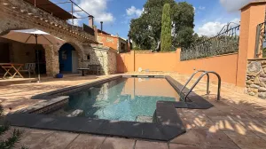 EXCLUSIVA CASA RÚSTICA CON JARDÍN, PISCINA Y VISTAS ABIERTAS