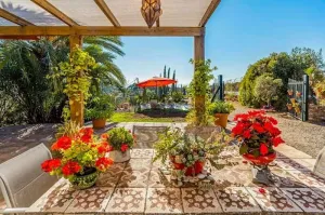 Preciosa casita rustica con vistas al mar.