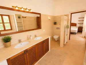 Finca rústica en Manacor con apartamento independiente, piscina, licencia ETV y absoluta tranquilidad