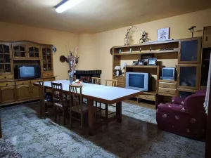 Finca rústica de 22ha con 3 viviendas, nave y zona agrícola en Camarles