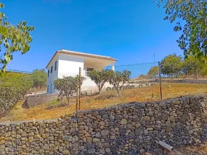 Finca Rústica con muchos metros de casa