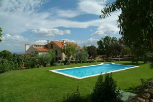 VENTA DE TERRENO CON VIVIENDA EN LA VERA