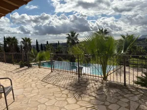 Excepcional Finca Rustica, legal, cedula y CEE, piscina, sauna, jacuzzi, privacidad y armonía total