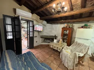 Casita rústica con luz, agua y vistas espectaculares.