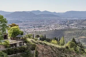 Finca rústica con casa de aperos y espectaculares vistas en Monachil