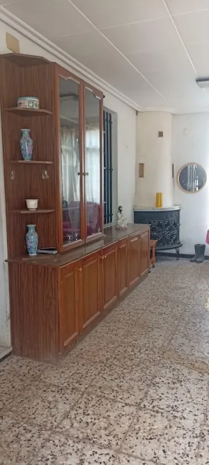 Finca rústica con vivienda y naves sobre parcela de 5.562 m2 en Elche