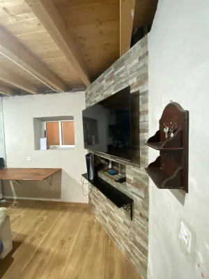 Finca rústica con casa, piscina y olivos